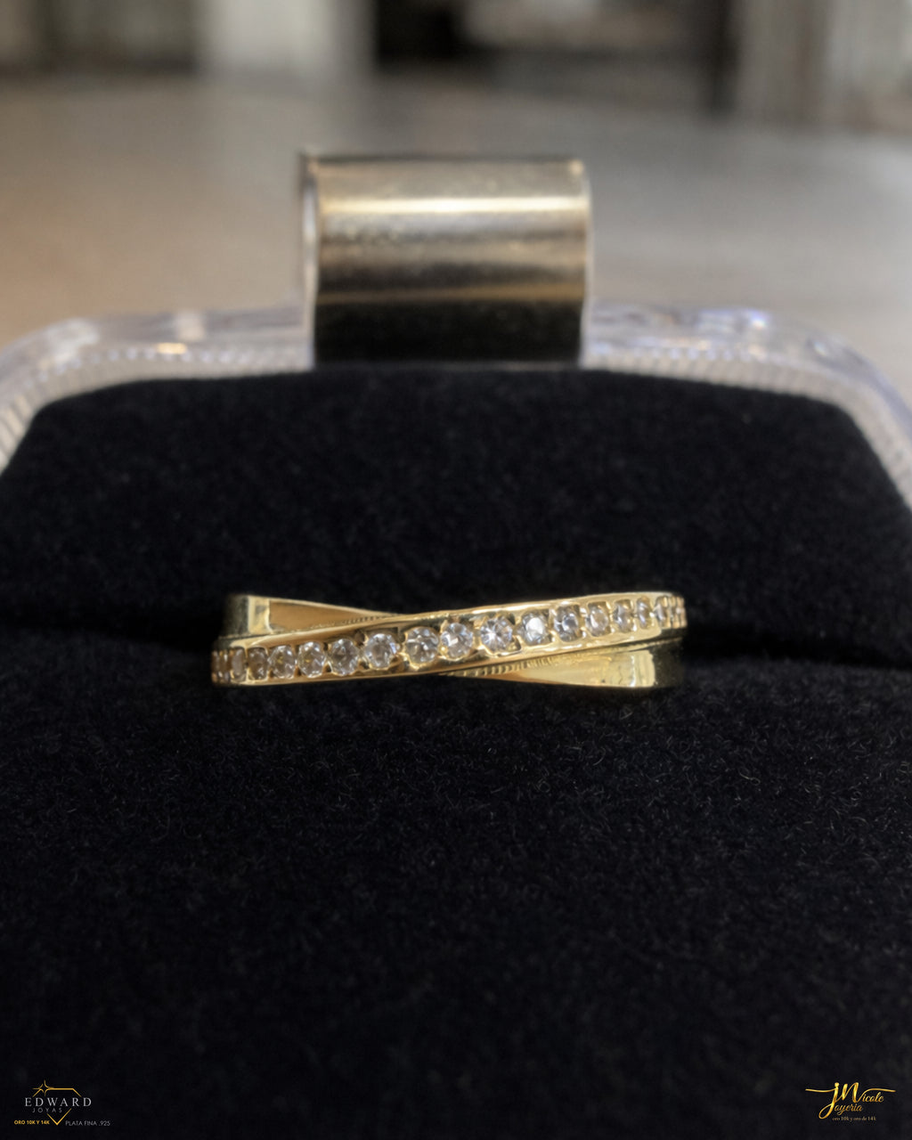 Anillo Lía cruzada
