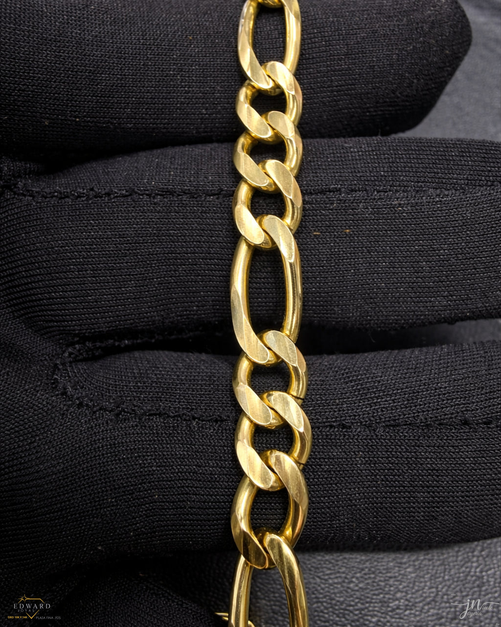 Pulso fígaro estilo 3x1 sólido en Oro 10K de 7mm