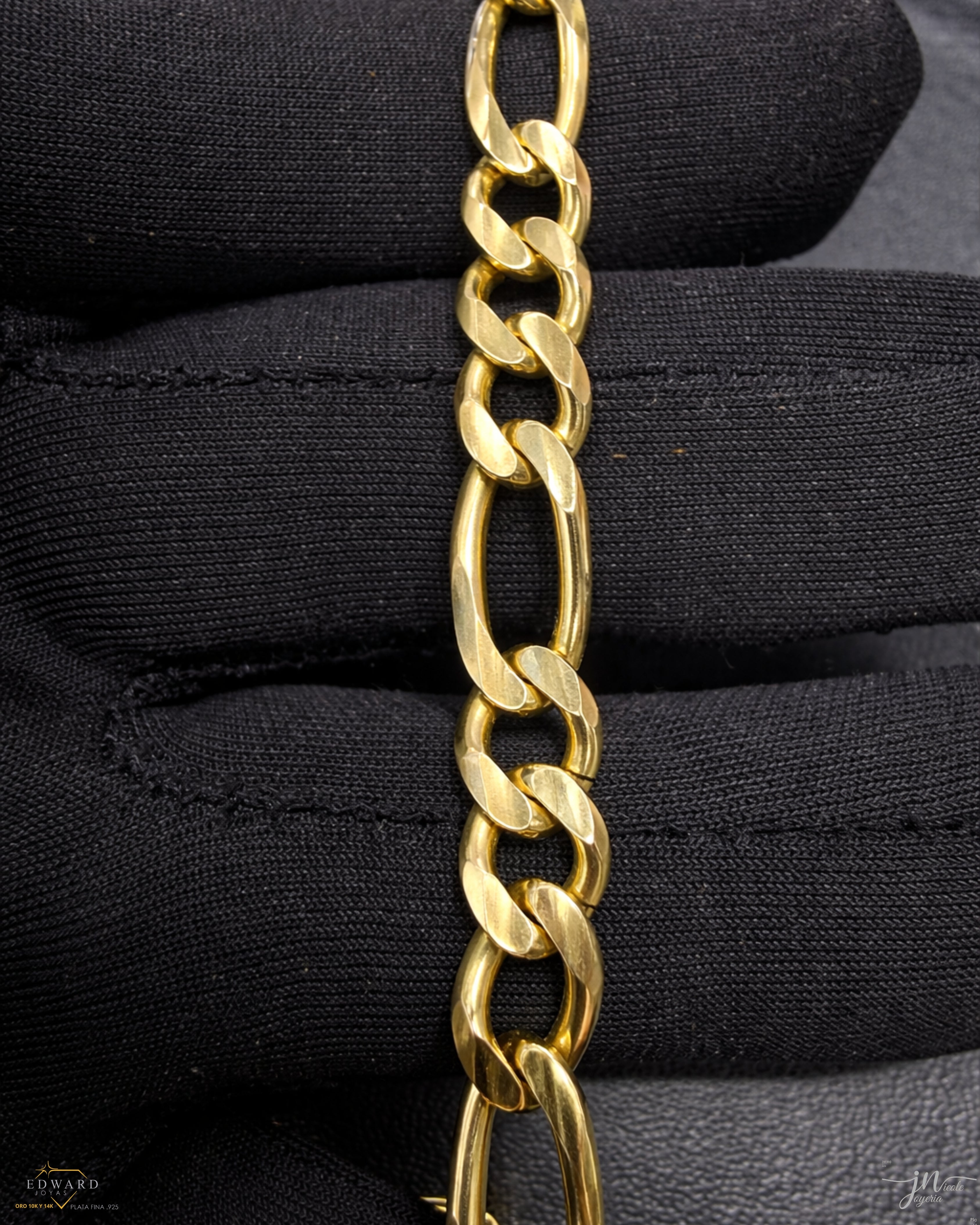 Pulso fígaro estilo 3x1 sólido en Oro 10K de 7mm