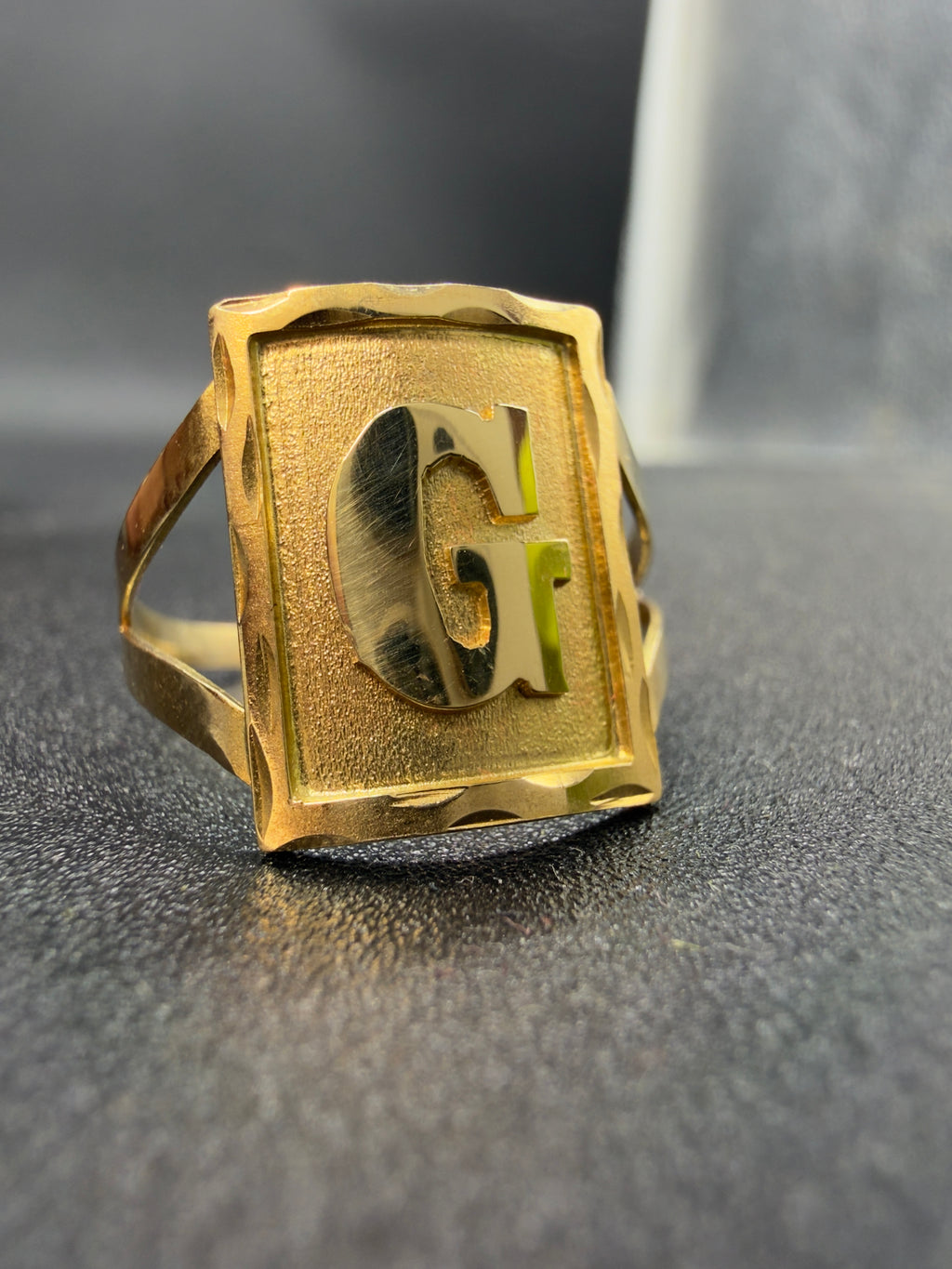 Anillo tipo plancha en oro 10k