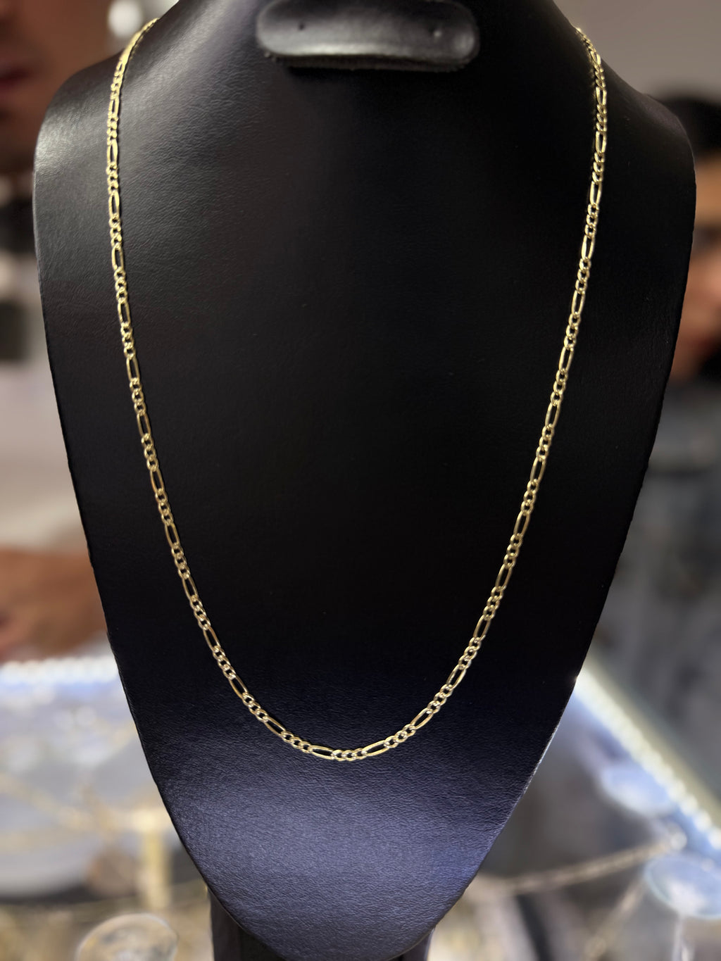 Cadena fígaro tejido 3x1 sólida en oro 10k de 3mm